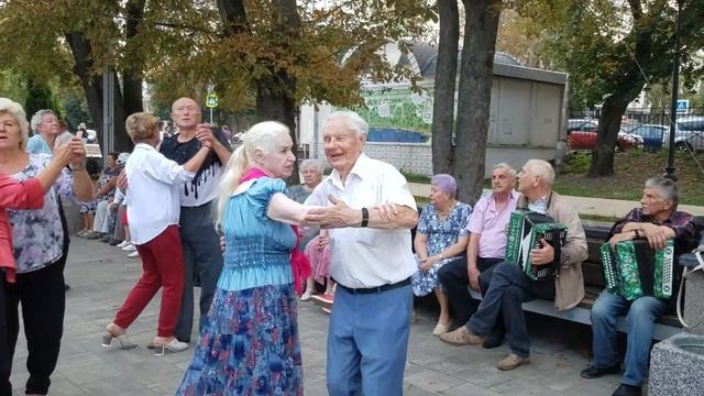 1626, песня, Соловей, Соловьи улетают, осыпаются розы, гармошка, народные танцы, под гармонь, парк смотреть онлайн