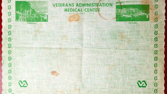 Мужчина нашел в мусорном баке странную коробку. Открыв её он потерял дар речи! смотреть онлайн