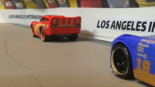 Cars 3 - Lightning McQueen's Crash Diecast Remake смотреть онлайн