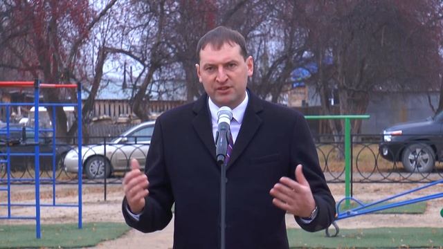 На п.Судоверфь состоялось открытие современной детской площадки смотреть онлайн