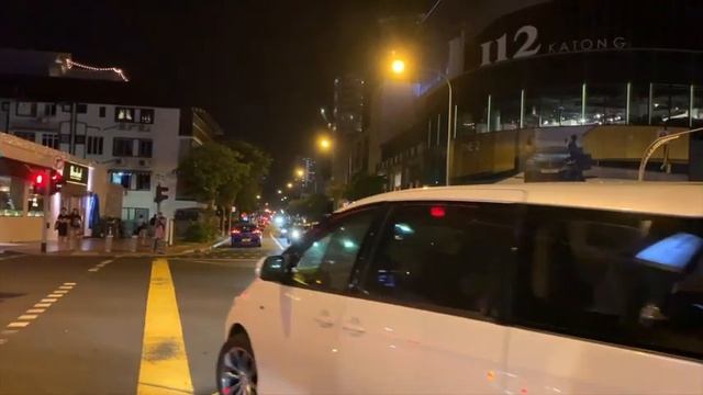 Ночной Сингапур - East Coast Road / Гуляем по городу в субботний вечер смотреть онлайн