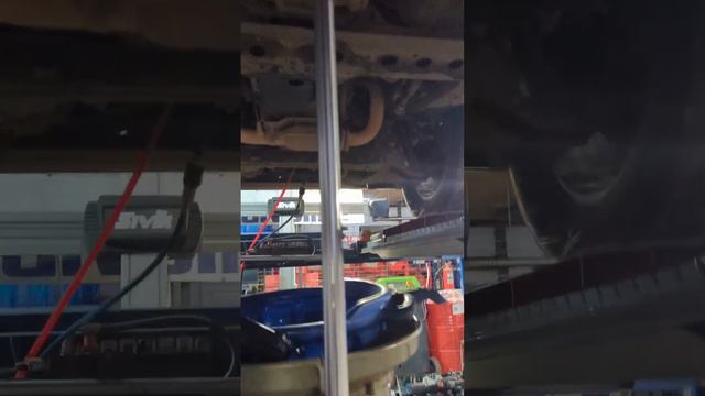 Замена масла в АКПП Mitsubishi Pajero 4 V5a51 #motulteam #заменамаславакпп #spb #pajero #pajero4 смотреть онлайн