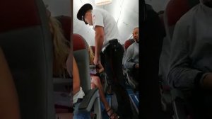 Дебоширка в самолете