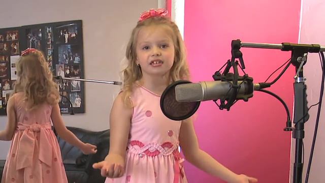 Diana Russo - 6 Years Old - Song Besame Mucho смотреть онлайн