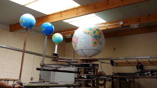 Testing the first three planets of the giant orrery sculpture for the artist Ian Wolter. смотреть онлайн