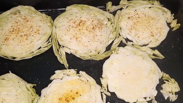 ЗАПЕЧЕНА КАПУСТА. СТЕЙКИ З КАПУСТИ В ДУХОВЦІ смотреть онлайн