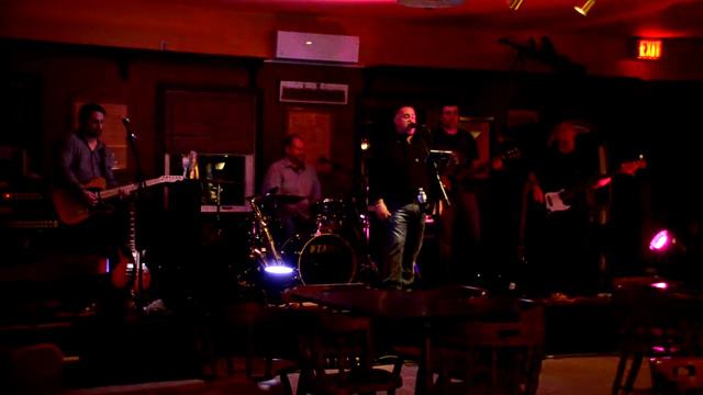 RoadKings..Stuck.in.The.Middle..cover смотреть онлайн