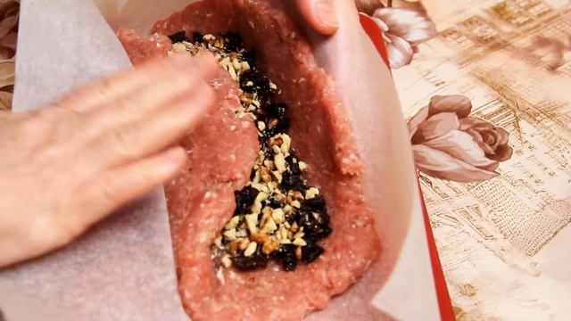Как приготовить мясной рулет с черносливом и орехами смотреть онлайн