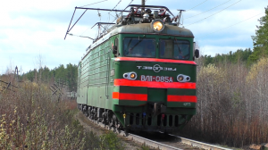 «Пермский зелёный квартет». ВЛ11-085/082 с грузовым поездом и приветливой бригадой