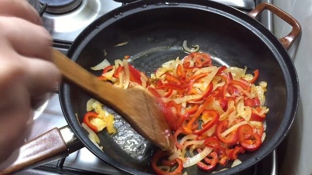 Шакшука - Царская яичница, простой завтрак , Shakshuka - Royal omelette, simple breakfast смотреть онлайн