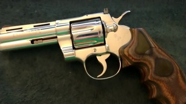 Colt Python Revolver смотреть онлайн