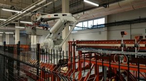 Роботизированный комплекс для паллетизиция продукции с 3 линий на 3 паллеты