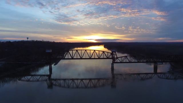 Katy Bridge Drone Sunset - Boonville Missouri -DJI Phantom 3 Standard смотреть онлайн