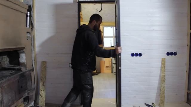 Как преобразился старый деревенский дом. Соседи такого не ожидали. Установка дверей Браво смотреть онлайн