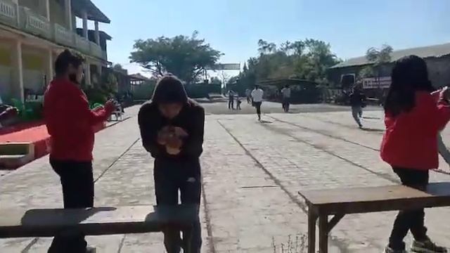 Needle Race смотреть онлайн