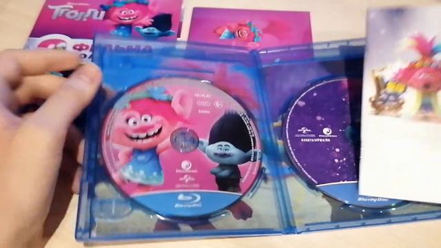 Обзор коллекционного Blu-ray издания мультфильма — «Тролли» [2 BD, тетрадь с заданиями, 8 карточек] смотреть онлайн