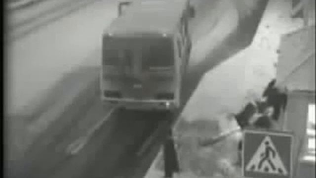 Автобус убрал шлагбаум смотреть онлайн