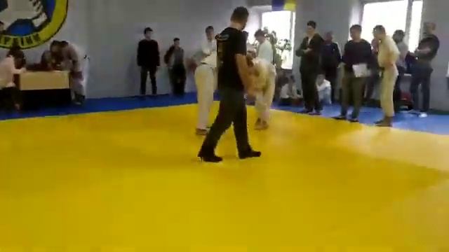 Удушение ногами от Великанова Данила на чемпионате Днепропетровской области по Комбат Джиу-джитсу смотреть онлайн