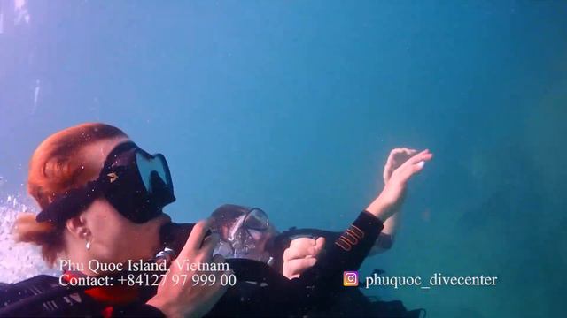 Дайвинг на острове Фукуок! Парень делает предложение под водой! смотреть онлайн
