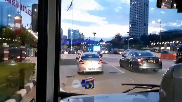 Kuala Lumpur Falling Asleep Beautifully Куала Лумпур Засыпает Красиво смотреть онлайн