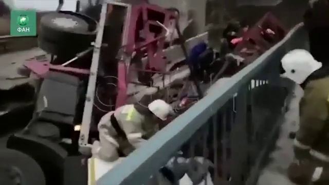 В Воронеже обрушился мост, 6 пострадавших смотреть онлайн