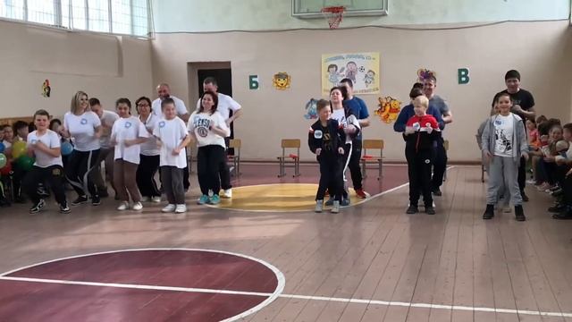 «Папа, Мама, Я - Спортивная семья!» смотреть онлайн