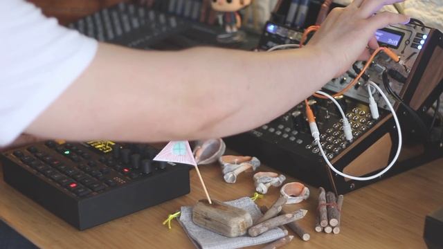 Voids (Tales From The Sea) // ambient - Elektron Digitakt, Mother 32, TipTop Z-DSP, AX8 смотреть онлайн