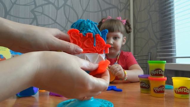 Игрушки.Play Doh Сумасшедшие прически.Игры с ребенком.Игры с детьми.Игры для детей. смотреть онлайн