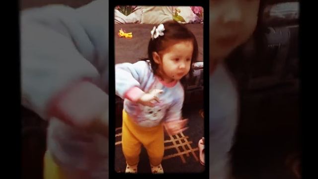 Моя дочь танцует лучше меня🤣 смотреть онлайн