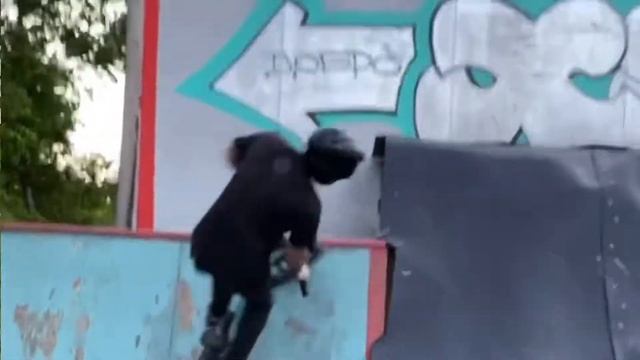 Как сделать тракдрайвер и 540 бар на BMX (How to truck driver and 540 barspin BMX) смотреть онлайн