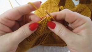 детский кардиган с капюшоном вязаный спицами прорезной карман