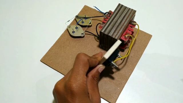 12 Volt to 220 Volt AC inverter смотреть онлайн