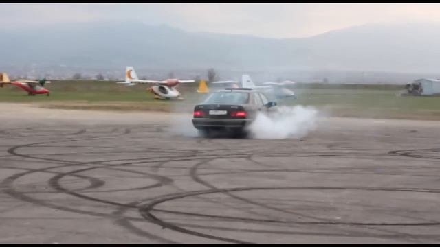 Burnout - Mercedes Benz: CLS55 AMG, CLS63 AMG, C43 AMG, E500 w124, E55 AMG, Mazda RX-8 & BMW M5 смотреть онлайн