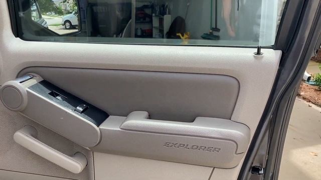 Upgrading to Apple Car Play and New Door Speakers! (Ford Explorer) смотреть онлайн
