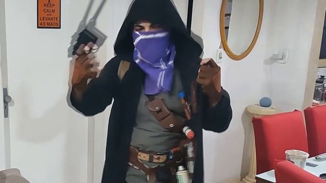 Resident Evil 4: Merchant Cosplay смотреть онлайн