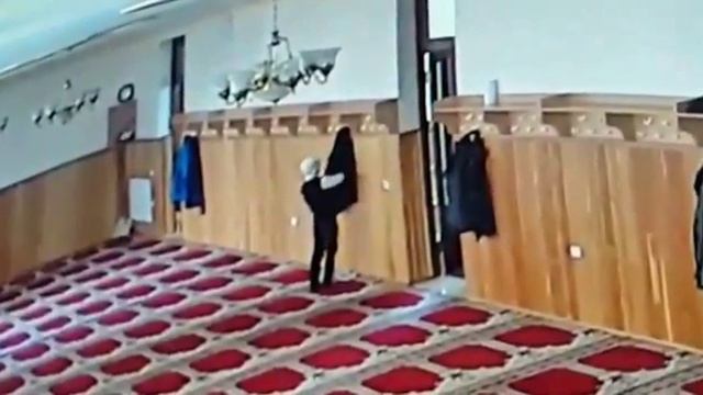 Вор в Мечети смотреть онлайн