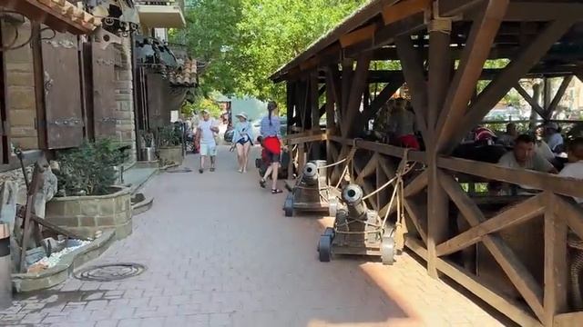 КРЫМ. ЕВПАТОРИЯ - Набережная Терешковой. Цены на жильё и в кафе у моря. Пляжи "Оазис" и "Солярис". смотреть онлайн