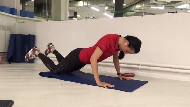 Отжимания от пола ,стоя на коленях смотреть онлайн