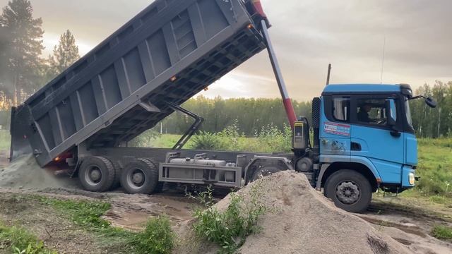 Выгрузка отсева новым самосвалом Shacman (шакман) 2023 смотреть онлайн