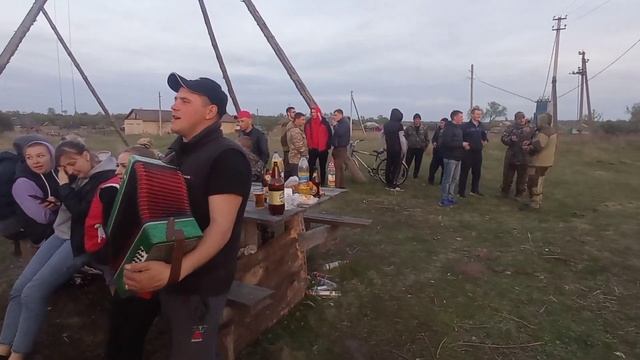 Рыбалка, уха, песни под гармонь. Отдыхаем в кругу друзей. смотреть онлайн