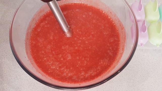 ОЧЕНЬ ВКУСНОЕ клубнично- банановое домашнее мороженое ! смотреть онлайн