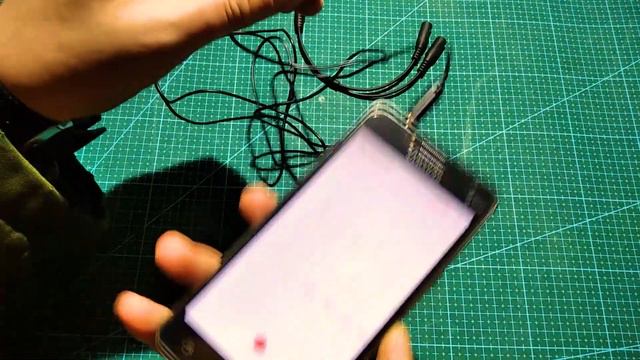 Смартфон против петлички смотреть онлайн