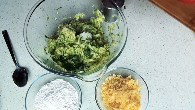 ПРОСТОЙ РЕЦЕПТ ЗАПЕКАНКИ ИЗ КАБАЧКОВ В ДУХОВКЕ. ВКУСНАЯ ЗАПЕКАНКА ИЗ КАБАЧКОВ С ПОМИДОРАМИ И СЫРОМ. смотреть онлайн