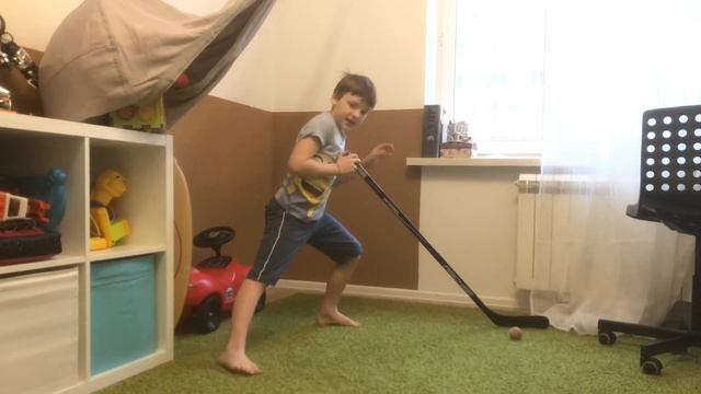 Уроки хоккея от Кирыча. Как бросать шайбу. смотреть онлайн