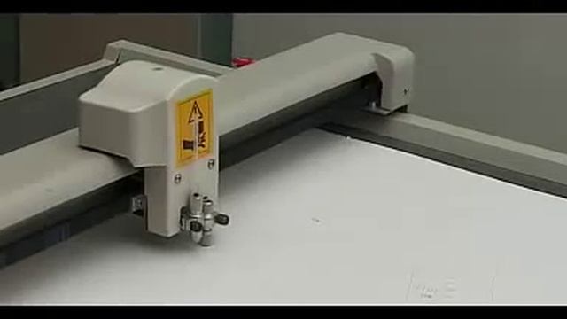 Планшетный режущий плоттер для раскроя лекал одежды EDO 1653A смотреть онлайн