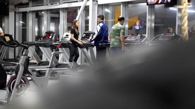 Мастер Спорта притворяется НОВИЧКОМ в ЗАЛЕ | ПРАНК НАД ТРЕНЕРОМ смотреть онлайн