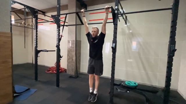 Подъёмы ног к перекладине в висе смотреть онлайн