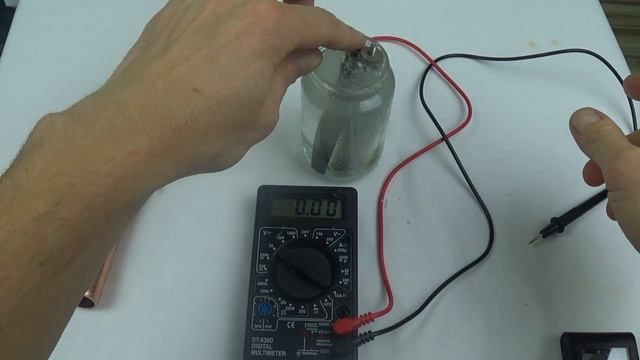 Как сделать батарейку своими руками. Медь, магний, вода смотреть онлайн