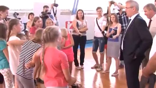 Губернатор проверил, как в Колышлее детей учат плавать смотреть онлайн