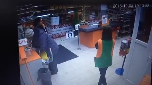 Ограбили магазин на улице Машиностроителей. 1.12.16 смотреть онлайн